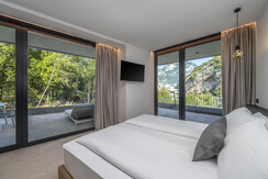 DP070723010_LOW DP070723010_LOW