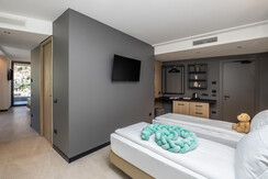 DP070723012_LOW DP070723012_LOW