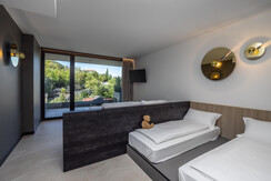 DP070723016_LOW_Joy_1 DP070723016_LOW_Joy_1