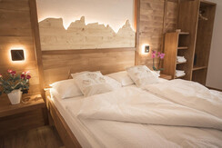 7017049f-dcda-44ec-a00f-949f8c212838 7017049f-dcda-44ec-a00f-949f8c212838