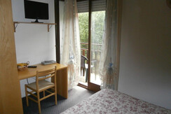 Camera matrimoniale con balcone bagno privato Camera matrimoniale con balcone bagno privato