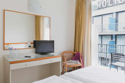 HOLIDAY-camera-economy-8-min HOLIDAY-camera-economy-8-min