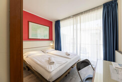 HOLIDAY_garden small HOLIDAY_garden small