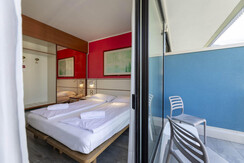 HOLIDAY_garden small_ balcone e camera HOLIDAY_garden small_ balcone e camera