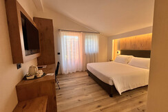 classic-room-balcony-hotel-america4