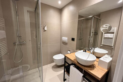 superior-room-hotel-america-bathroom
