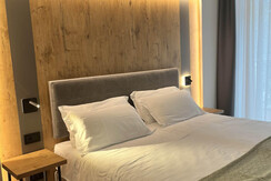 classic-room-balcony-hotel-america