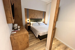 classic-room-balcony-hotel-america2