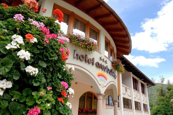 Hotel Arcobaleno_estate_esterno | © HotelArcobaleno
