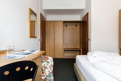 Standard (4) Standard (4)