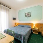 Foto Čtyřlůžkový pokoj, sprcha, WC, ekonomická třída B&B