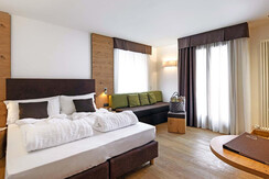 family-suite-001-e5d4db68cebbe09ab504c0dad809853d family-suite-001-e5d4db68cebbe09ab504c0dad809853d