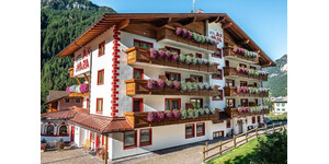 HOTEL JAN MARIA***S - hotel in Canazei (Alba - Penia) HOTEL JAN MARIA***S - hotel in Canazei (Alba - Penia)