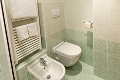 Comfrot2_bagno_hotel_posta_comano