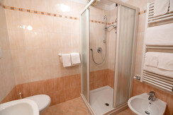 Giardino_quadrupla_bagno_hotel_posta_comano