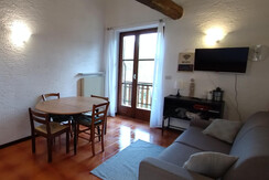 ZONA PRANZO E DIVANO LETTO ZONA PRANZO E DIVANO LETTO