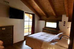 Camera matrimoniale superior con balcone 9