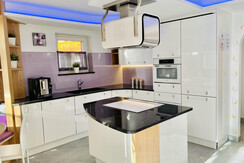 0BA48C24-5977-46F1-8E25-BCC60A66E873