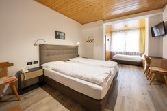 10 - Camera Tripla (4)