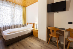 10 - Camera Tripla (3)