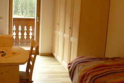 Bedroom with two single beds