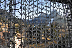 Aus dem Fenster gesehen, Berge Gipfel 11 und Gipfel 12 Aus dem Fenster gesehen, Berge Gipfel 11 und Gipfel 12