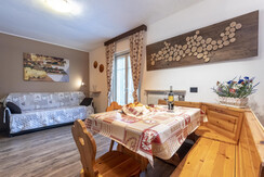 Wohn - und Essbereich, Zwei-Zimmer Wohnung für 2-4 Personen Wohn - und Essbereich, Zwei-Zimmer Wohnung für 2-4 Personen