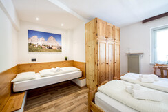 Wohnung mit Zwei Schlafzimmer (eine Dreifach und eine Zweifach) Wohnung mit Zwei Schlafzimmer (eine Dreifach und eine Zweifach)