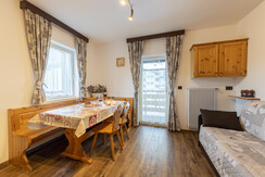 Wohnzimmer und Küche - "Economy" 2-4 Personen Wohnzimmer und Küche - "Economy" 2-4 Personen