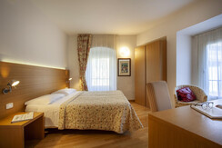 Hot_Romanda2022_03_bassa