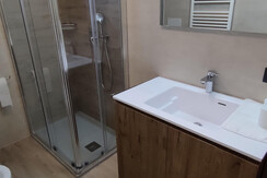 Bagno con doccia nuovo