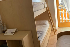 63624595-3ACE-4C17-B77D-3B7AB7F36F07