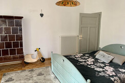 D887083C-3467-4220-9FC5-DE0F945492A8