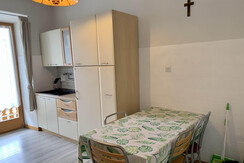 0917F87E-B9DF-4BD7-AC08-C6578F2F965B