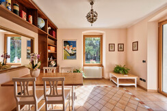 Soggiorno con accesso diretto al giardino