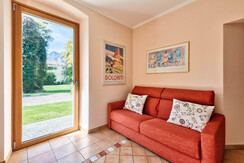 Soggiorno con dettaglio divano letto