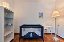 Seggiolone e lettino per i piccoli ospiti