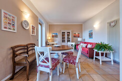 Soggiorno con tavolo da pranzo