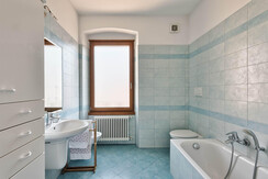 Bagno principale con vasca da bagno