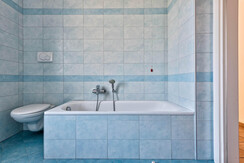 Bagno principale con vasca da bagno