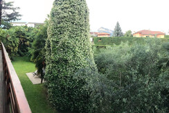 Vista giardino dal balcone del soggiorno