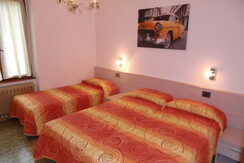 Ambra B: stanza con 3 posti letto Ambra B: stanza con 3 posti letto