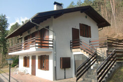 Casa Ambra: lato Nord Est Casa Ambra: lato Nord Est