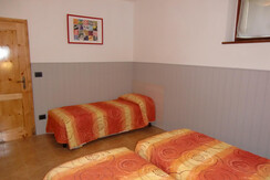 Stanza con 3 posti letto Stanza con 3 posti letto