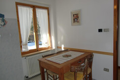 App Piva 1: tavolo colazione in cucina App Piva 1: tavolo colazione in cucina