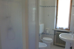 App Piva nr°2 - bagno con box doccia e lavatrice App Piva nr°2 - bagno con box doccia e lavatrice
