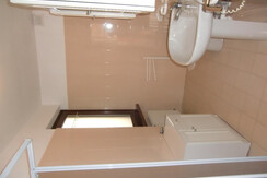 Bagno con doccia e servizi Bagno con doccia e servizi