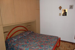 Stanza matrimoniale - vista laterale Stanza matrimoniale - vista laterale