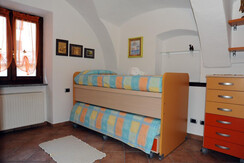 Stanza con letto estraibile Stanza con letto estraibile