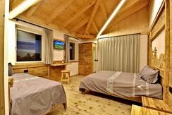 camera-tripla-deluxe_tv